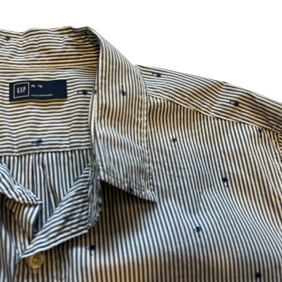 GAP Men's Short Sleeved Button Down Shirt Size XL Blue White Stripes Palm Trees - Picture 1 of 6